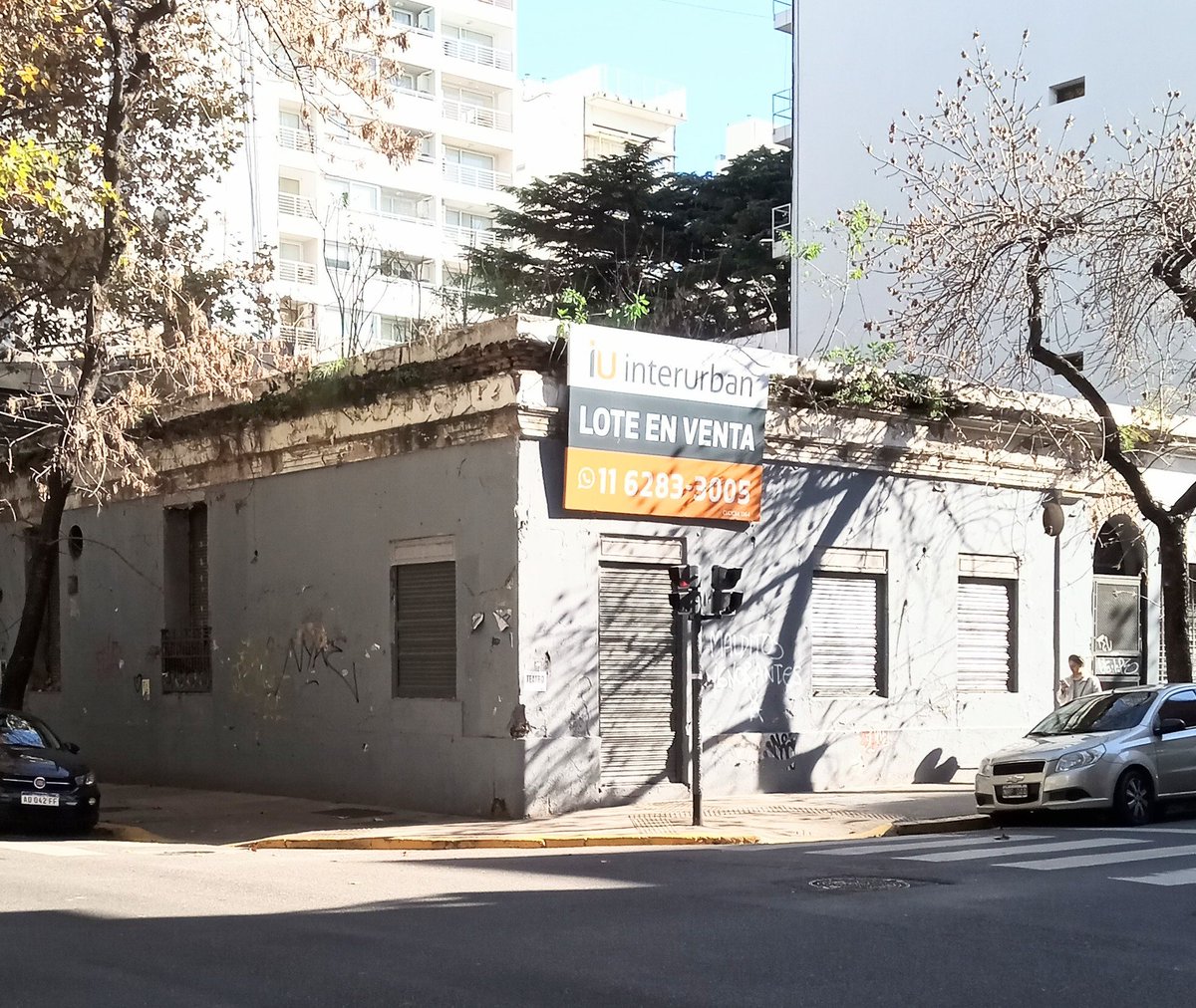 Una de las pocas esquinas sin ochava de Buenos Aires. Ahí estuvo la pizzería "La guitarrita". Pero ven un lote, no una casa patrimonial
 Dónde esta la defensa de la casa identidad barrial <a href="/jorgemacri/">Jorge Macri</a> ? <a href="/BastadeDemoler/">Basta de Demoler</a> <a href="/natzkerba/">Ilustro Para No Olvidar</a> <a href="/bsasperdida/">Buenos Aires Perdida</a>  <a href="/agustin_avenali/">Ave</a> 
#patrimonicidio