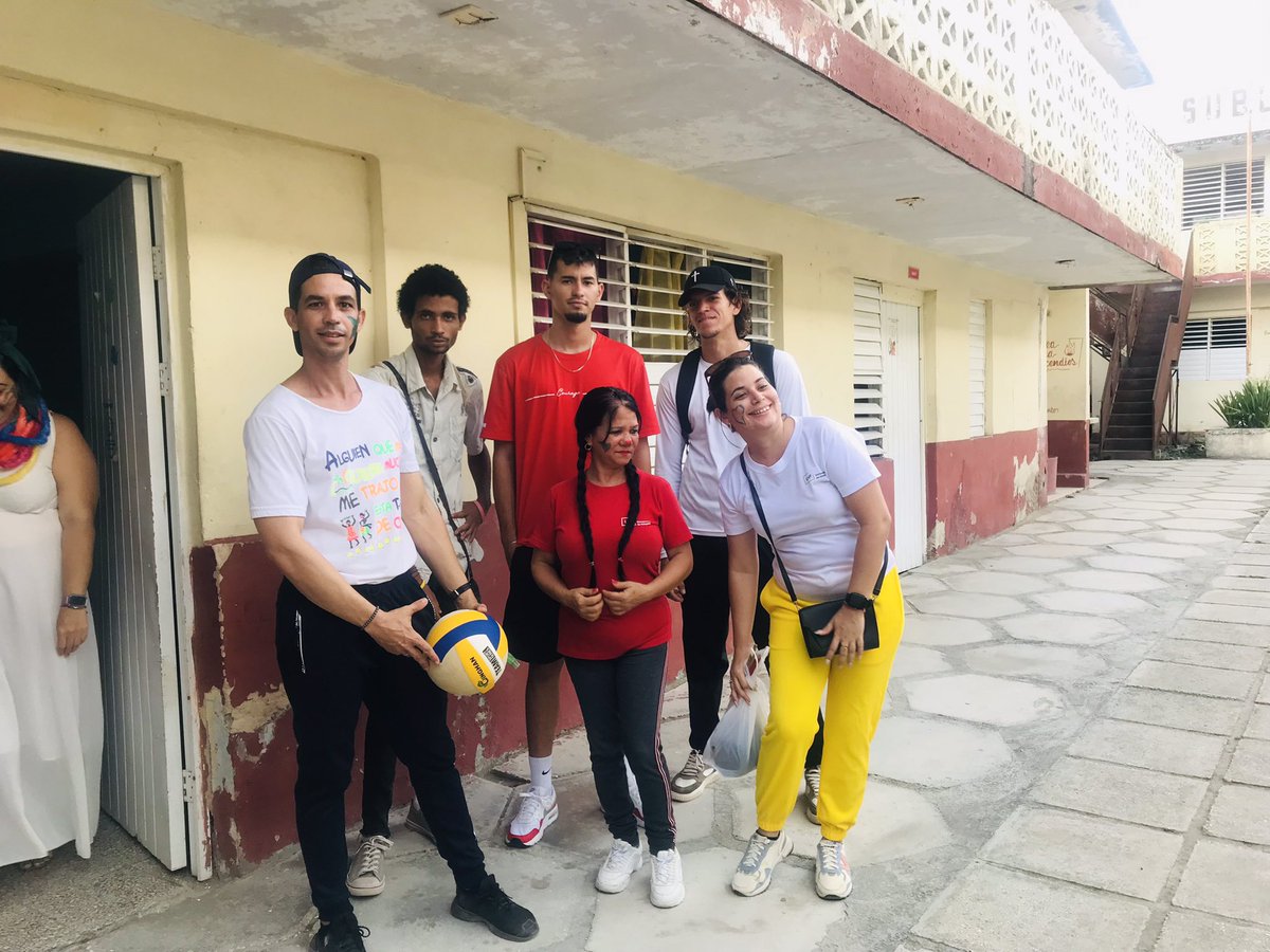 En saludo al Día Mundial de la Infancia, la Facultad de Cultura, llevó risas, juegos y mucha diversión al Hogar de Niños sin Amparo Familiar N° 5. 🥰 Momentos inolvidables, llenos de energía, aprendizajes y, mucho amor. ¡La infancia es el futuro, y juntos podemos hacerla brillar!