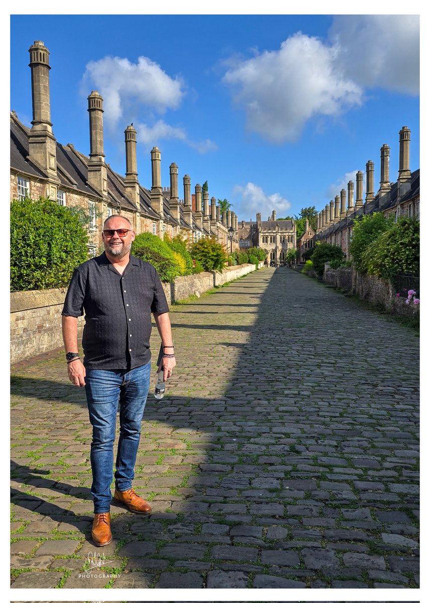 davidgoulden's tweet photo. After a good 15 years it was nice to visit Vicars Close in Wells again. The oldest medieval street in Britain. #History #Heritage #Wells #Somerset https://t.co/lgTbkSEsJ6
