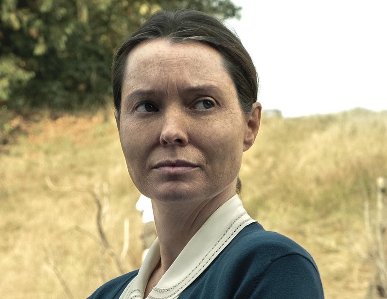 they got this lady from midnight mass as carrie’s mom oh mike flanagan is cooking with GAS