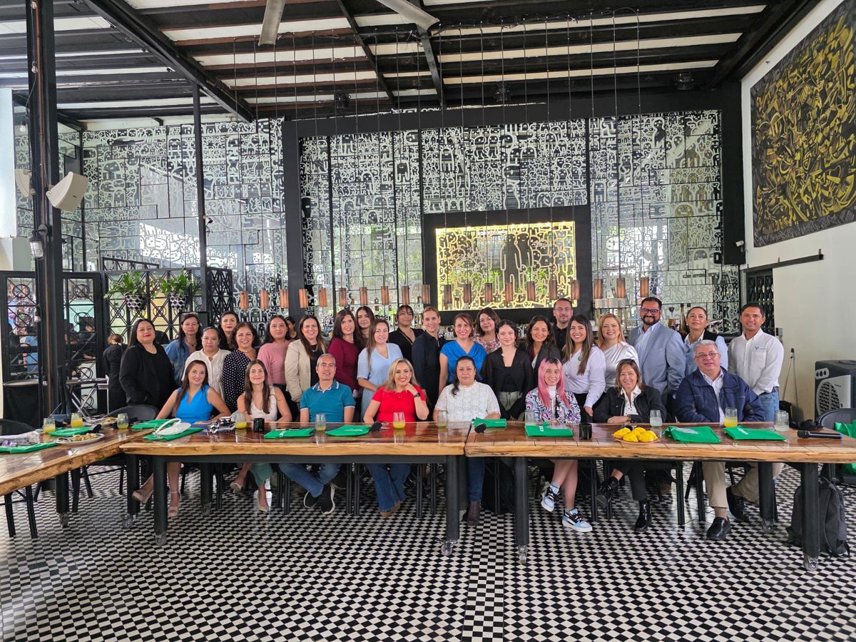 SalesInter's tweet photo. ✨ ¡Gracias @juliatoursmex por este increíble desayuno con @renotahoe !
El pasado jueves 29 de mayo tuvimos la oportunidad de capacitar a los agentes de viajes de Guadalajara, quienes conocieron más sobre el producto de Julia Tours.
#JuliaTours #RenoTahoe #AgentesDeViaje https://t.co/RHHbPQL1j6