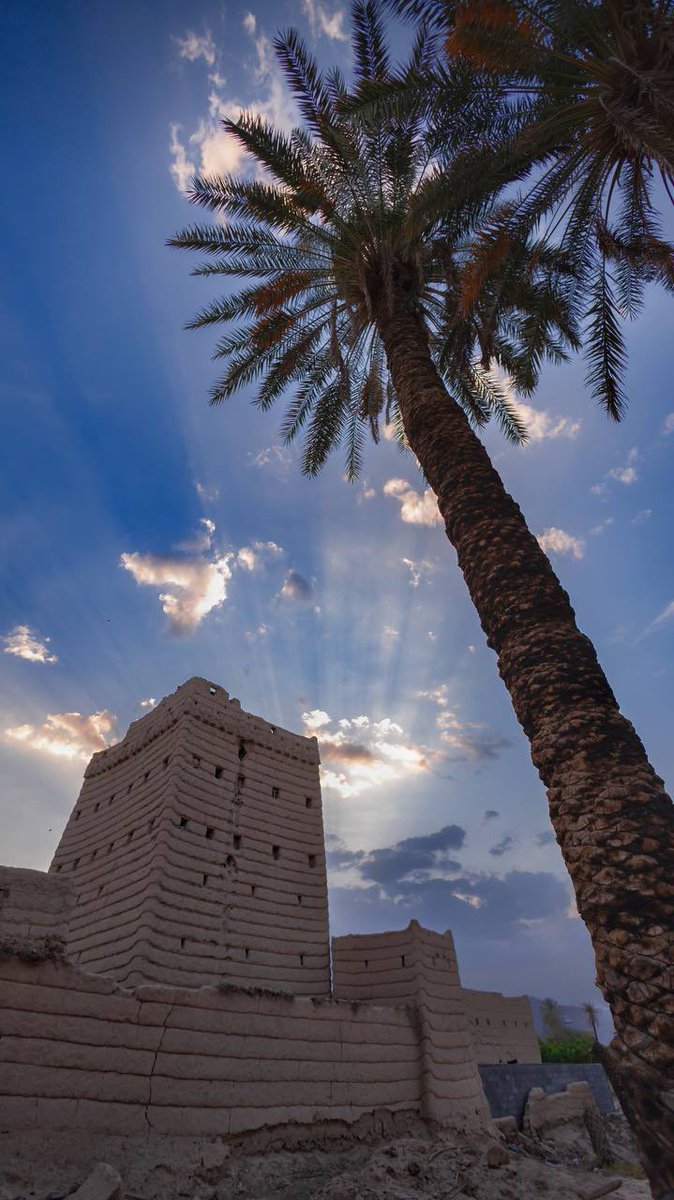 sfhsfj12's tweet photo. في وصية النبي ( صلى الله عليه وآله وسلم ) لعلي ( عليه السلام ) - قال : يا علي الصدقة ترد القضاء الذي قد ابرم إبراما ، يا علي ، صلة الرحم تزيد في العمر ، يا علي ، لا صدقة وذو رحم محتاج ، يا علي ، لا خير في القول إلا مع الفعل ، ولا في الصدقة إلا مع النيه
#اللهم_صل_وسلم_على_نبينا_םבםבﷺ 
#الـحَــمــــــدُلله_حباً_وشكراً