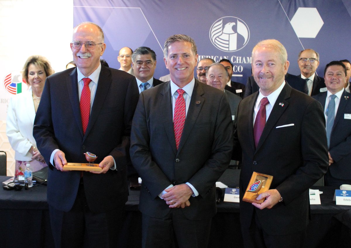 #OneAmCham | Un momento que marca el inicio de una nueva etapa. ¡Bienvenido <a href="/USAmbMex/">Embajador Ronald Johnson</a>!

"Este es mi primer evento público, y me da gusto que sea con ustedes, #AmChamMexico, en este esfuerzo conjunto con <a href="/USDA/">Dept. of Agriculture</a>. 

La agricultura es un pilar en la relación bilateral e impacta la