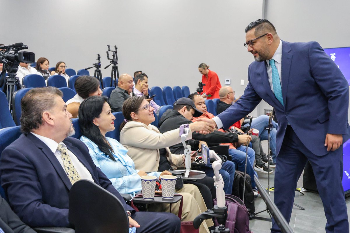 SEGOB_Queretaro's tweet photo. El secretario de Gobierno, @caralcaraz  acompañó al gobernador @makugo y al secretario de Seguridad Ciudadana, @IovanPH en un ejercicio de #ContigoInformamos.
Ahí, el titular del Ejecutivo presentó resultados en materia de Seguridad Pública, reportando que la incidencia delictiva en el estado de #Querétaro disminuyó 5.7 por ciento durante el periodo de enero a mayo de este 2025. Mientras los delitos patrimoniales con violencia registraron un decremento del 36.1 por ciento.
@SSCQro