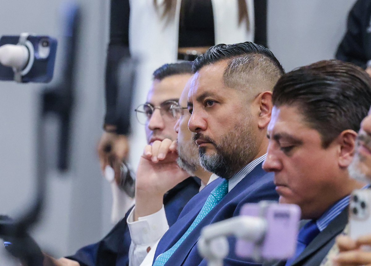 SEGOB_Queretaro's tweet photo. El secretario de Gobierno, @caralcaraz  acompañó al gobernador @makugo y al secretario de Seguridad Ciudadana, @IovanPH en un ejercicio de #ContigoInformamos.
Ahí, el titular del Ejecutivo presentó resultados en materia de Seguridad Pública, reportando que la incidencia delictiva en el estado de #Querétaro disminuyó 5.7 por ciento durante el periodo de enero a mayo de este 2025. Mientras los delitos patrimoniales con violencia registraron un decremento del 36.1 por ciento.
@SSCQro