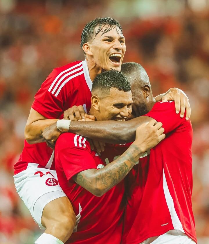 Internacional TimeLine tweet media