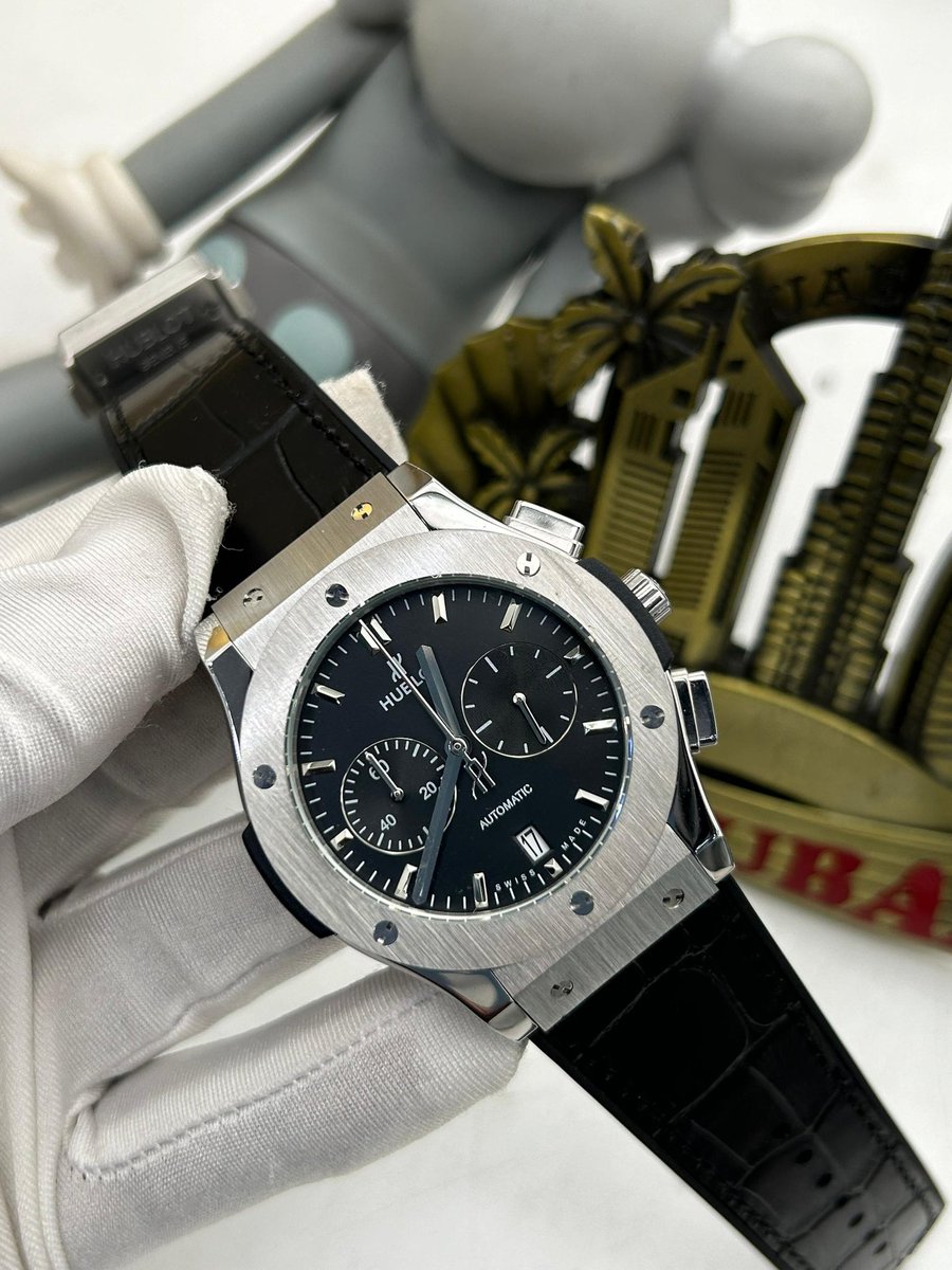 Just_DAMMIE's tweet photo. @blaccmajek Men's Quality wristwatch available 
Boxed 📦 
Dm is for more info
🏷 1 &amp; 2 frame--95,000
      3 &amp; 4 frame--150,000
📍lagos
🚚nationwide delivery 
Please retweet my business 🙏 https://t.co/4fDsECZ0xU