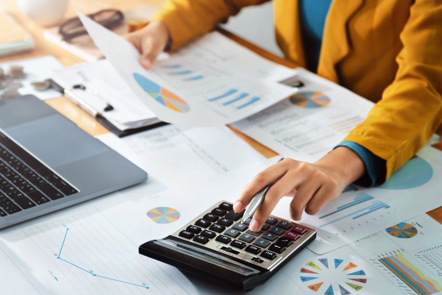 Do you need funding for your #SmallBusiness? Be sure to know your startup costs before you request funding. <a href="/SBAgov/">SBA</a> provides tips on how to calculate startup costs: ow.ly/ijZH50Squrt