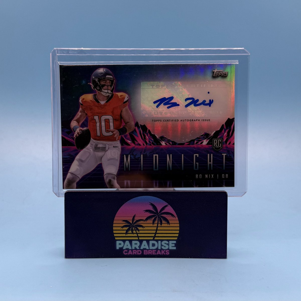 ayee_alec's tweet photo. Just some of the hits from this weekends @Topps Midnight Football release on @eBay https://t.co/sIYVnVuqBx