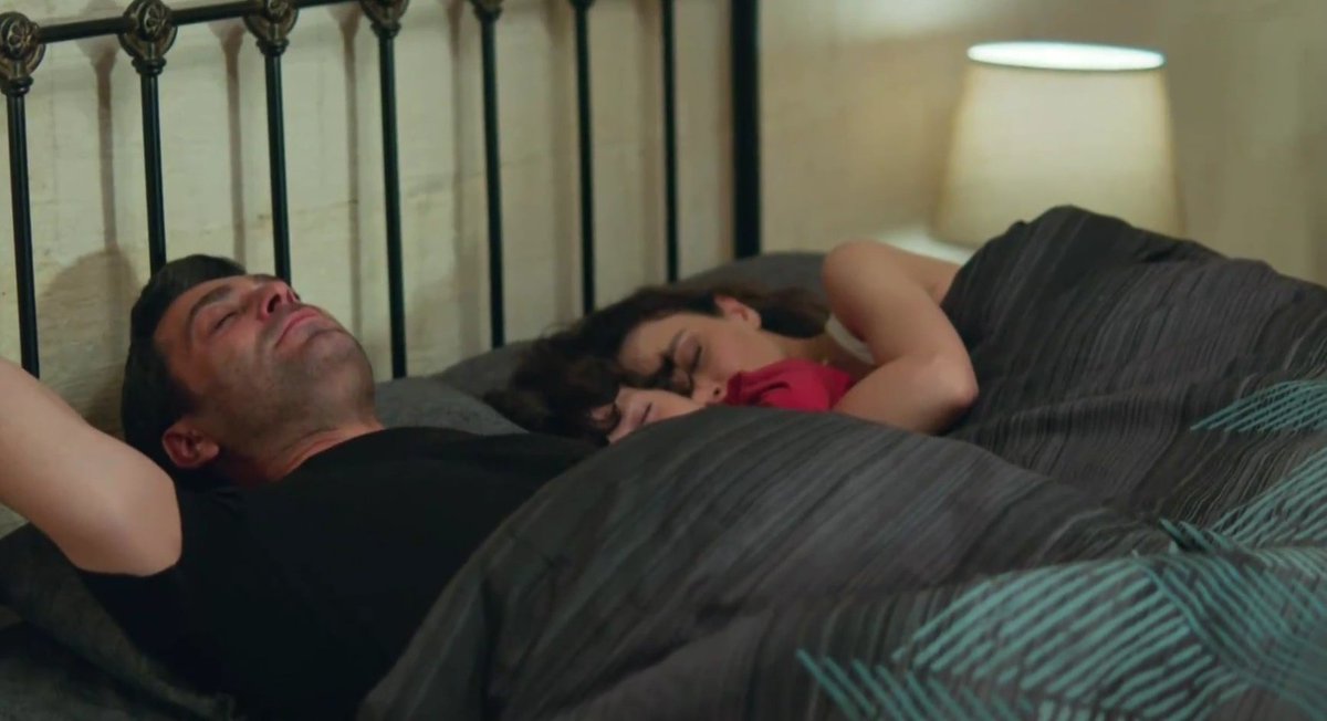 Cihan ilk defa içi gülüyor , rahat rahat kafasını yastığa koyuyor 
#UzakŞehir