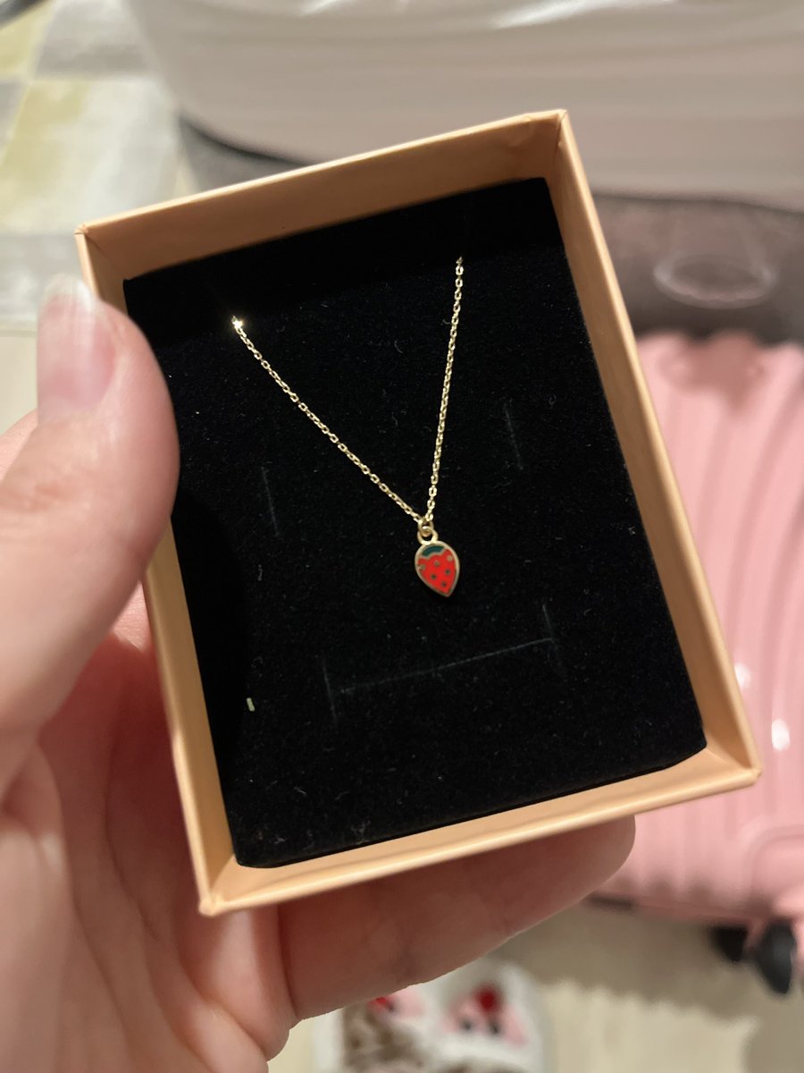 Dünyanın en güzel kolyesini aldım 🫠🍓🤍