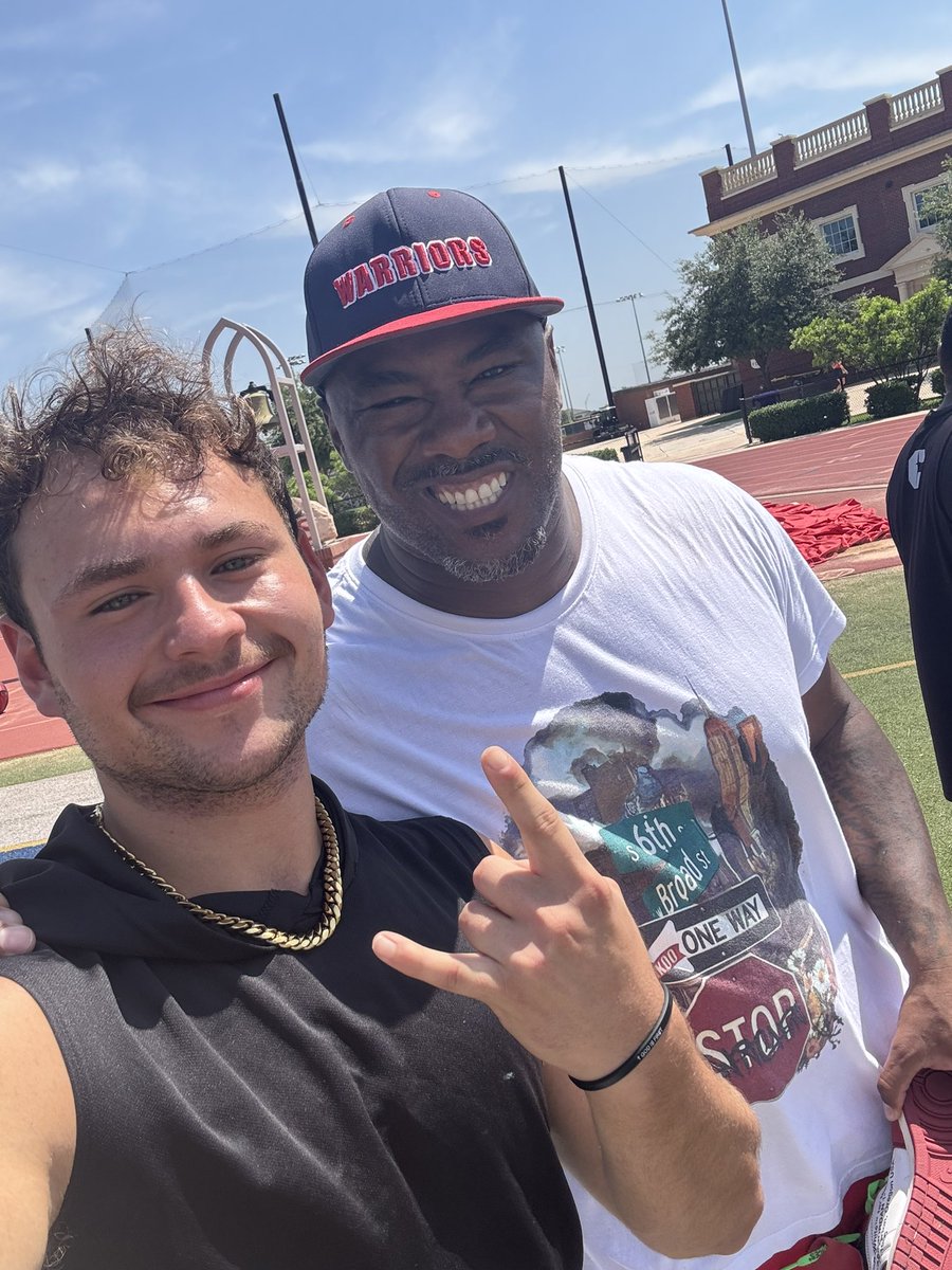 jorge serna (@jorgitoserna) on Twitter photo Loved training with <a href="/SILVERBACKU/">Benard Thomas SilverbackUniversity</a> on some linebacker and defensive line technique drills. The hard work will pay off in the fall!!!🦍🦍 Loved training with <a href="/SILVERBACKU/">Benard Thomas SilverbackUniversity</a> on some linebacker and defensive line technique drills. The hard work will pay off in the fall!!!🦍🦍