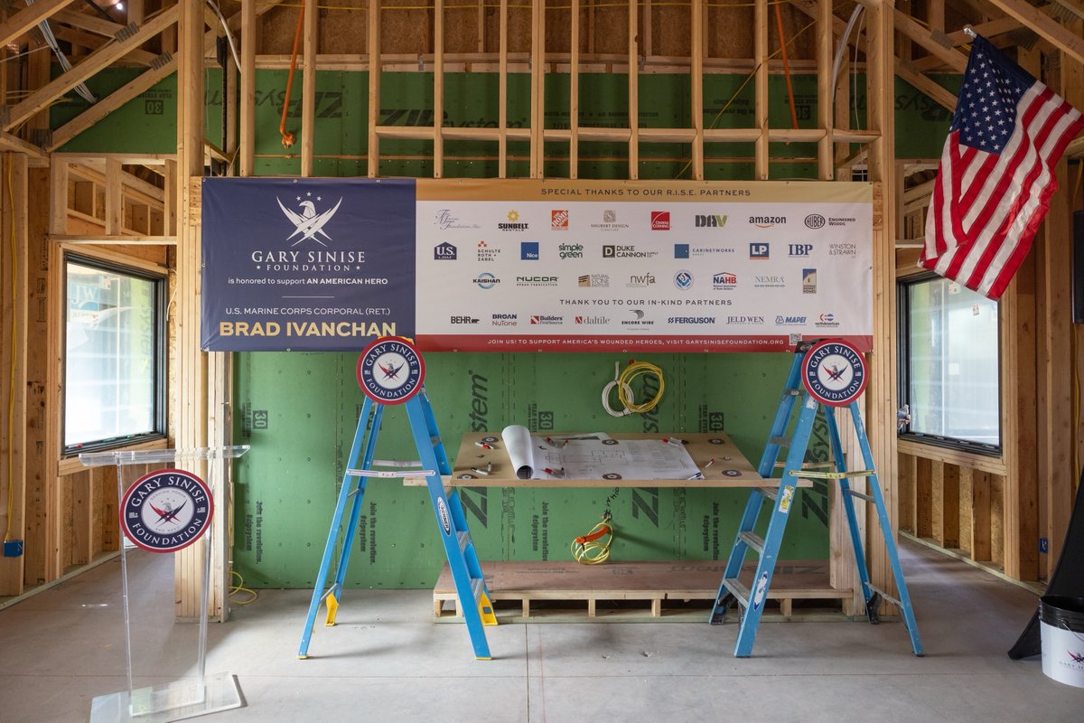 JELDWEN's tweet image. It was a privilege to celebrate U.S. Marine Corps Corporal Brad Ivanchan at his Walls of Honor ceremony! Through our partnership with the @GarySiniseFound R.I.S.E Program, we are honored to contribute to Brad's future mortgage-free, specially adapted smart home.