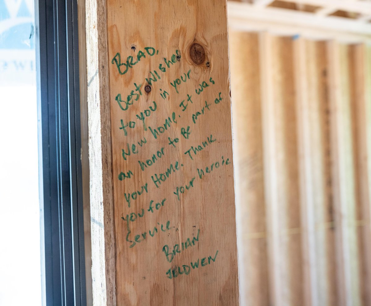 JELDWEN's tweet image. It was a privilege to celebrate U.S. Marine Corps Corporal Brad Ivanchan at his Walls of Honor ceremony! Through our partnership with the @GarySiniseFound R.I.S.E Program, we are honored to contribute to Brad's future mortgage-free, specially adapted smart home.