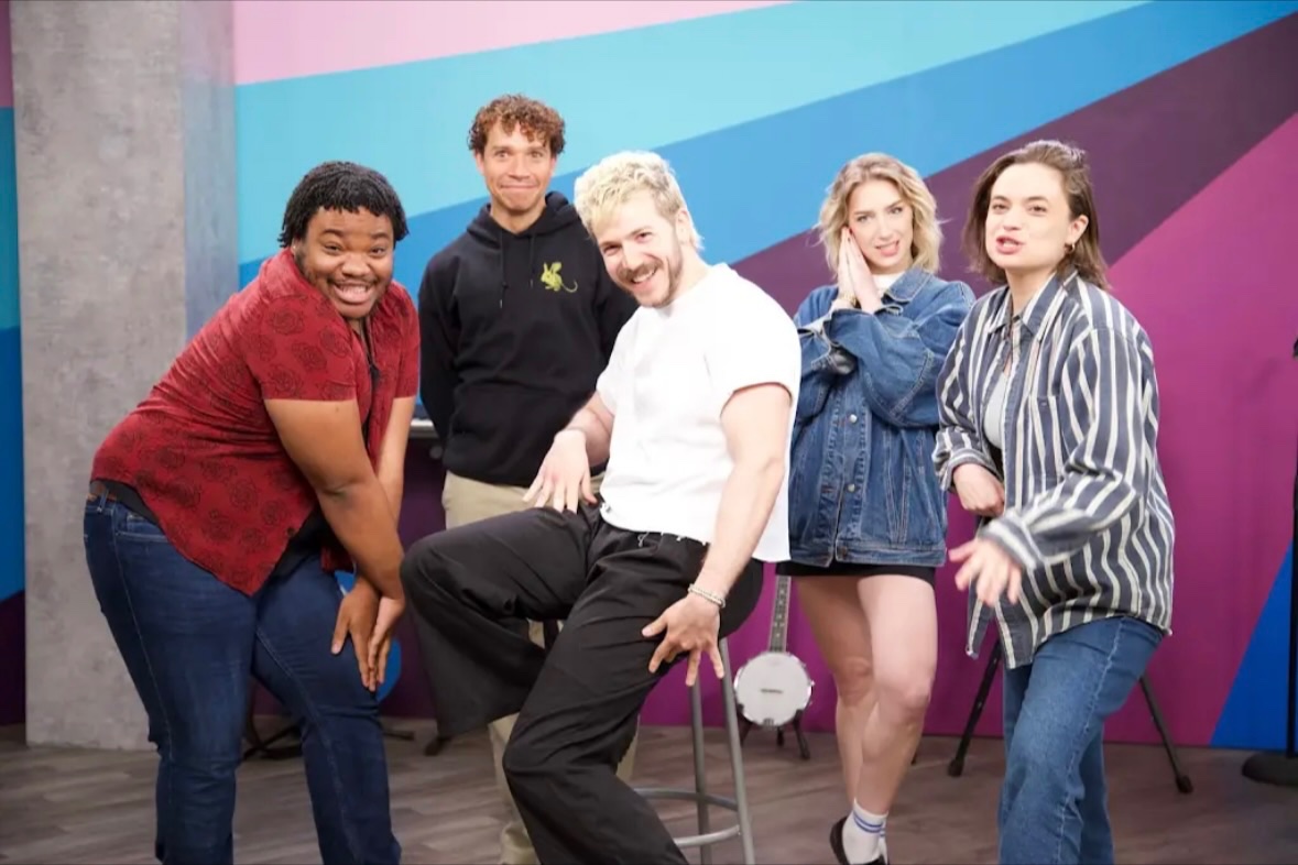 smoshbase_'s tweet photo. The Smosh Pit video for tomorrow is 'Try Not To Laugh'

"welcome back our guest @MacDoesIt ✨" https://t.co/BpbilokJFd