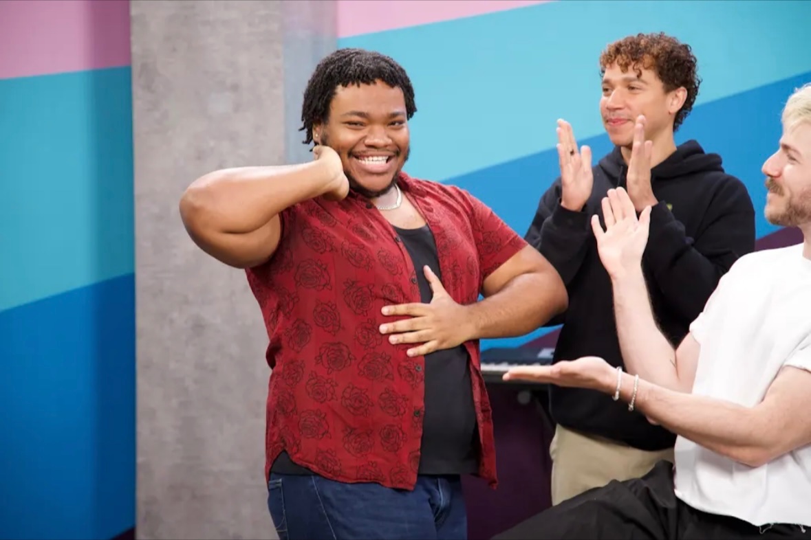 smoshbase_'s tweet photo. The Smosh Pit video for tomorrow is 'Try Not To Laugh'

"welcome back our guest @MacDoesIt ✨" https://t.co/BpbilokJFd