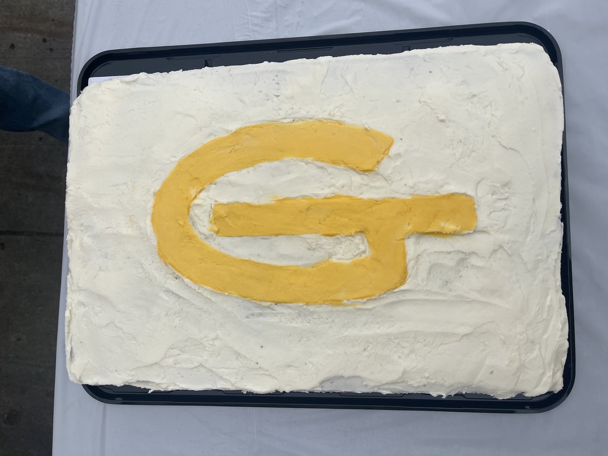 HAPPY BIRTHDAY GOMACO! 
Employees were able to enjoy a 60th birthday party for GOMACO on May 22, including food trucks and birthday cake baked by GOMACO's own Advertising Manager, Kelly Krueger!
Thank you to all of our past and present GOMACO Family for making 60 years so sweet!