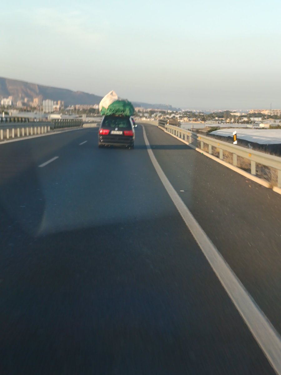 Cuantos mensajes de la <a href="/DGTes/">Dir. Gral. Tráfico</a> habéis visto advirtiendo de esto?