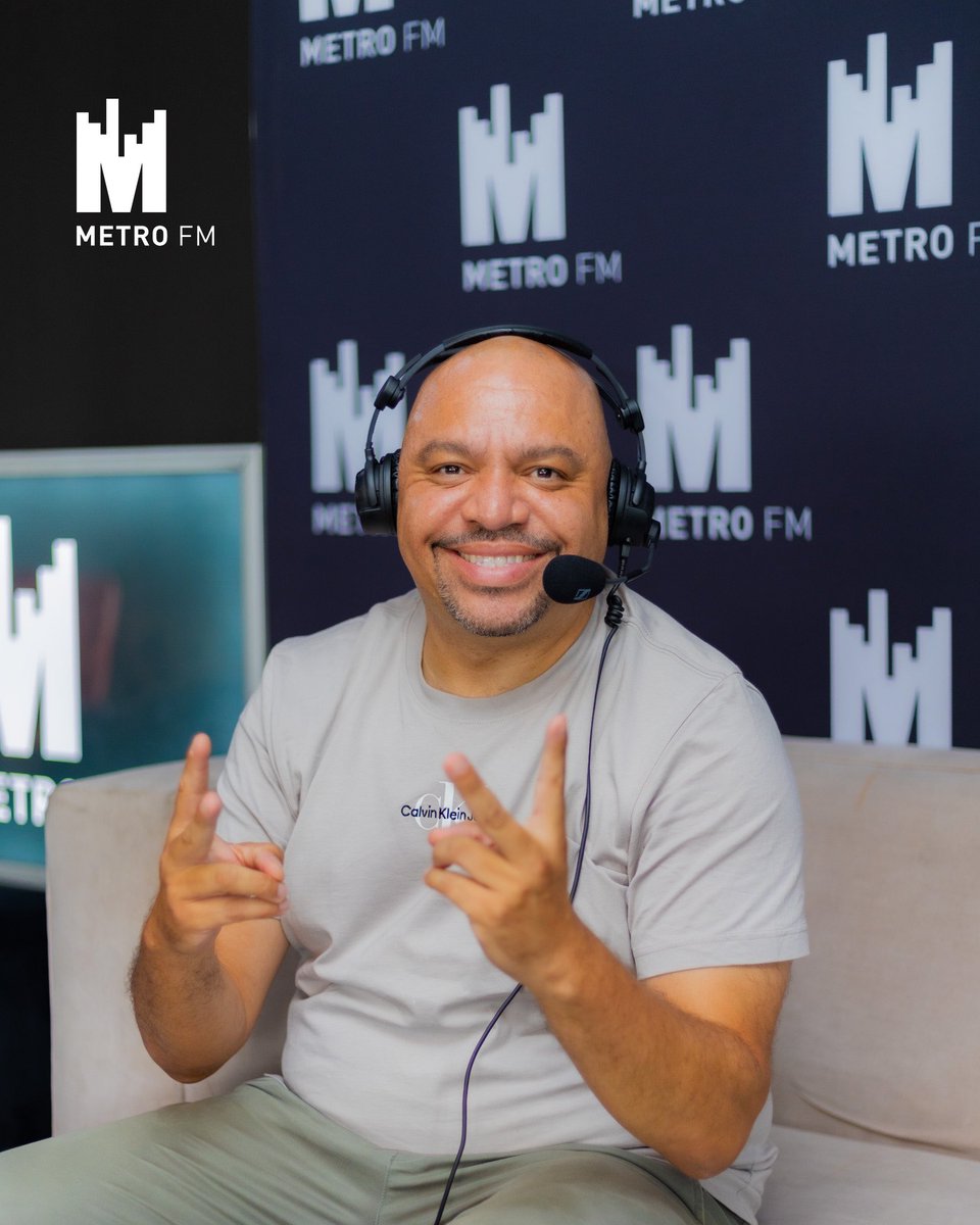 HendriccahM's tweet photo. Music Selection

I Know - Luther Vandross 

Love Hurts - Gladys Knight

Men Cry Too - The Manhattans 

One Heartbeat - Smokey Robinson

Baby Hold On To Me - Gerald Levert 

In Harm's Way -Bebe Winans 

The Family -Jeffrey Osborne

#LifeAndMusic 📍
@METROFMSA
@PaulMtirara https://t.co/hplz8MaE68