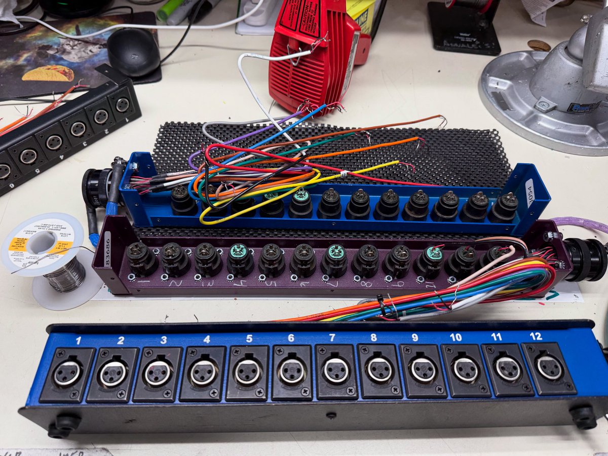 wiretechgirl's tweet image. Deconstruction. 
Reconstruction. 

#wiretechgirl #wiring #XLRbreakoutbox W1