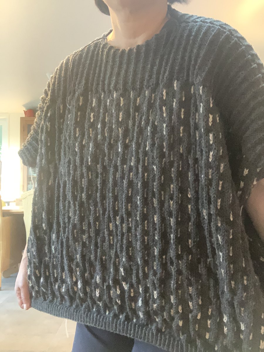 kyokodekker's tweet photo. #amuhibiknitbook2 の #tensen を編んでるんだけど、身ごろがやっとできた。
後は袖。
すごく着やすくて既に大満足。 https://t.co/jE9K39lYno