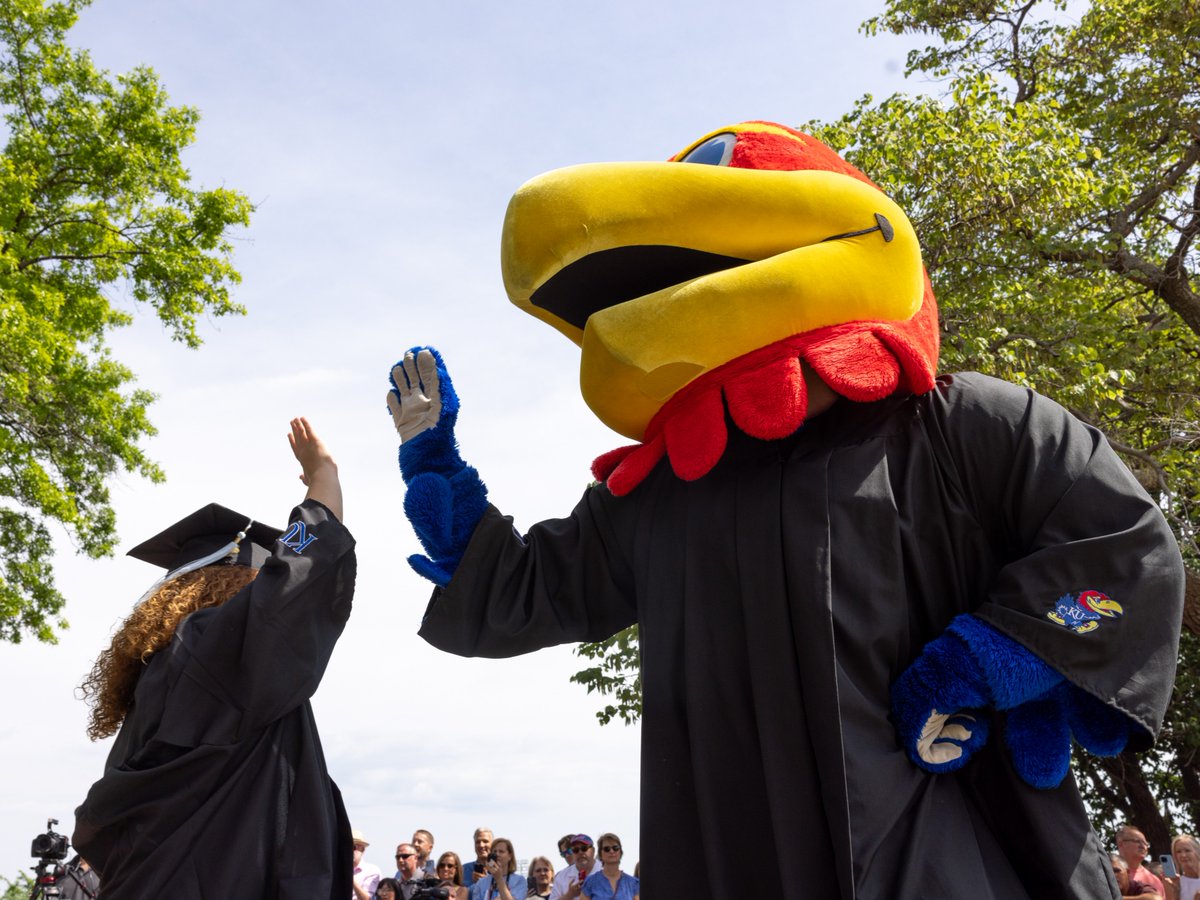 KUSOEHS's tweet image. Relive this year’s Spring Graduate Recognition Ceremony, now available to watch online. 🎓 

➡️ bit.ly/soehs-covocati…