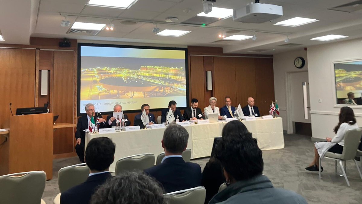 Por cuarto año asistimos a la Asamblea Anual de Accionistas de #FresnilloPLC en Londres para reiterarle a los accionistas que la empresa miente en sus informes, evade la justicia, nos debe más de 13mil millones de pesos, que la junta directiva está al tanto de todo y no dice nada