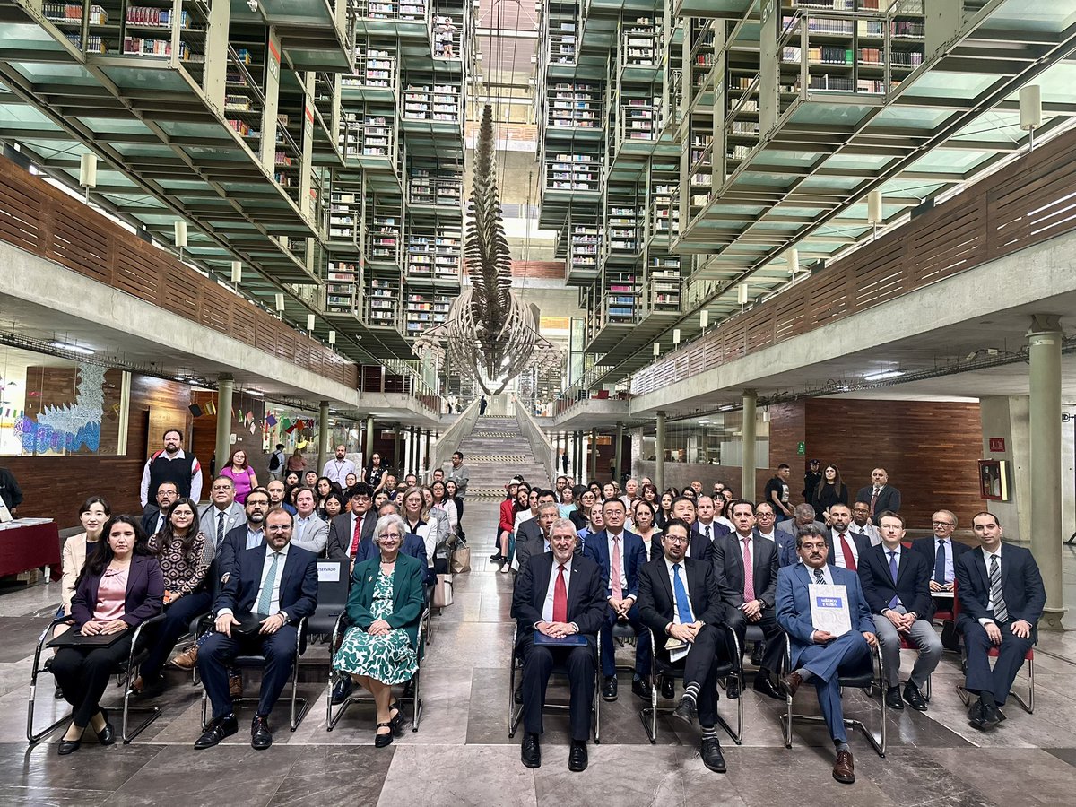 EmbaCuMex's tweet image. Presentamos el libro “México🇲🇽 y Cuba🇨🇺. Una historia de inquebrantable hermandad”, fruto de la colaboración entre el Centro de Gestión Documental de @CubaMINREX y el @Acervo_SREmx, donde recogemos evidencias documentales de las relaciones diplomáticas entre nuestros países.