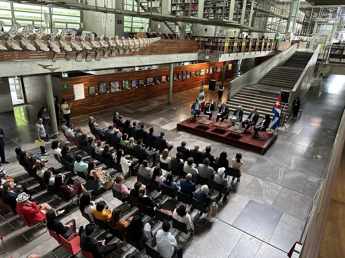 EmbaCuMex's tweet image. Presentamos el libro “México🇲🇽 y Cuba🇨🇺. Una historia de inquebrantable hermandad”, fruto de la colaboración entre el Centro de Gestión Documental de @CubaMINREX y el @Acervo_SREmx, donde recogemos evidencias documentales de las relaciones diplomáticas entre nuestros países.