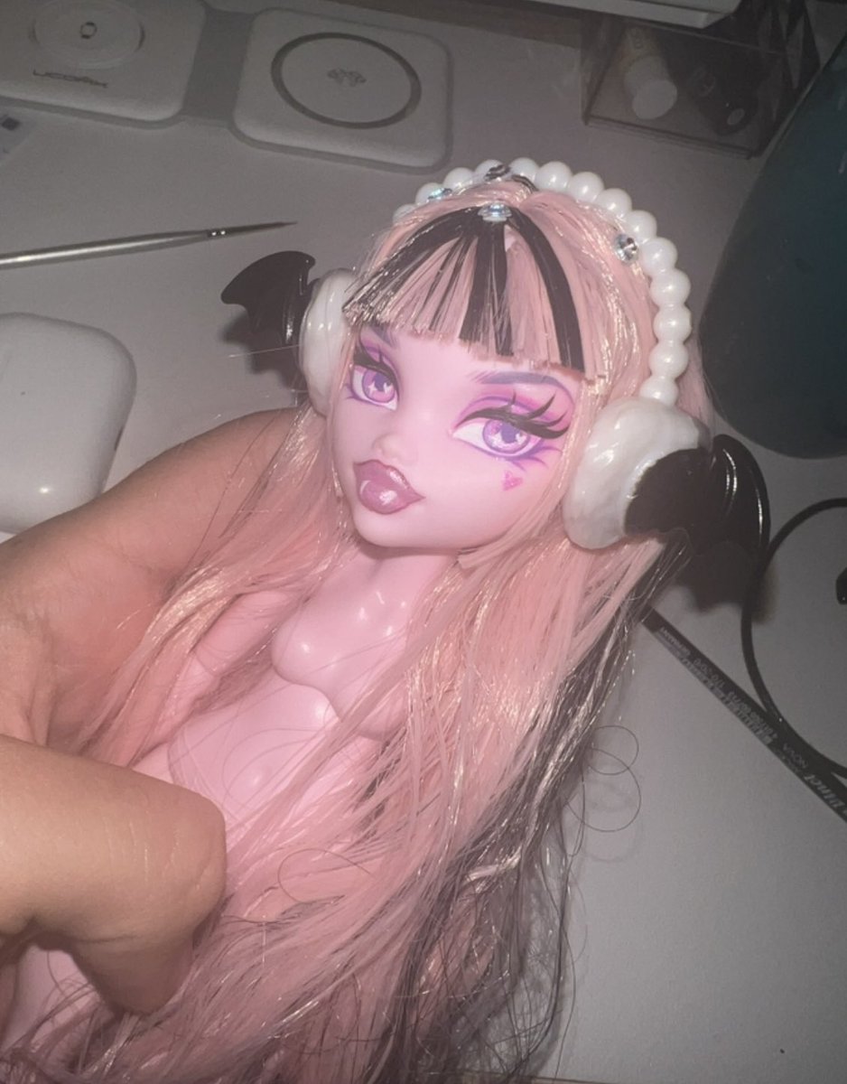 dracustevendols's tweet image. Old pic! Her lips looked crazy but a lot of people rly liked her back then :3