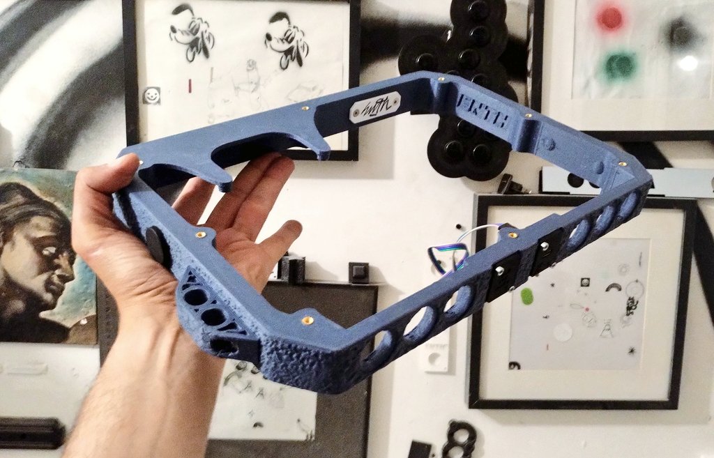 A navy blue one for an order I'm finally managing to fulfill.
Do you remember these walls right?