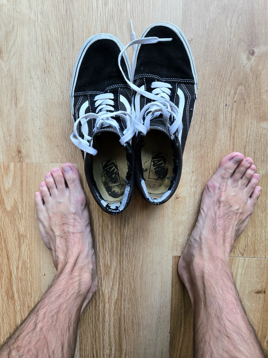 RJsFeet's tweet photo. Another summer sockless in these rank smelly vans 😵‍💫 https://t.co/oeMsmvrsYI