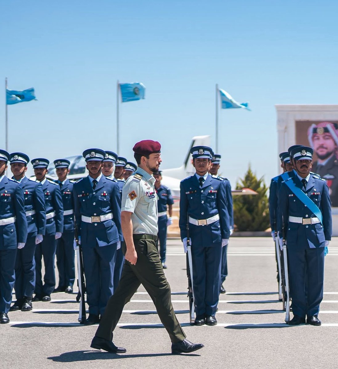 "يا رمحاً عربيَّ القامةْ قُرَشِيَّ الحدّْ".