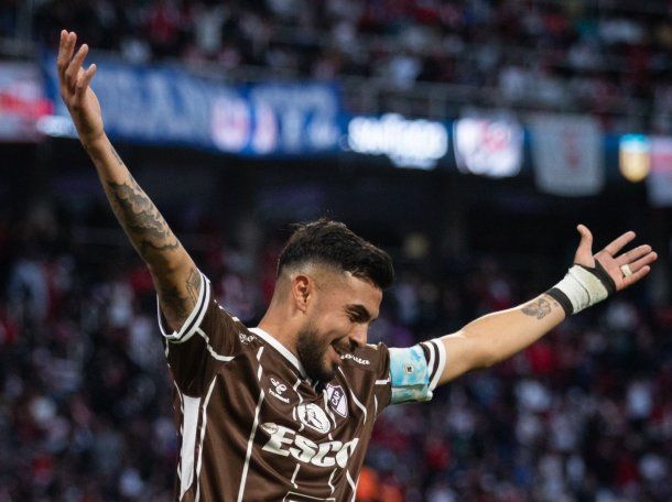 Comu_Racing's tweet image. NACHO VÁZQUEZ: "SOY DE RACING DE CHIQUITO Y ES UN SUEÑO QUE TENGO POR CUMPLIR EN MI CARRERA. Yo siempre dije, voy a trabajar para cumplir el sueño…"

🎙️ DirecTV.

#LACOMUDERACING