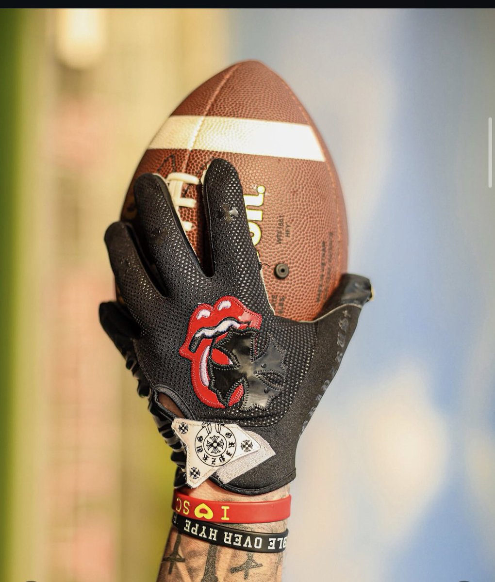 gripzrus's tweet photo. @_MLFootball @Jaboowins Gotta get him in these gloves we know he rocks em 🫡 https://t.co/CaPwUGTTNR