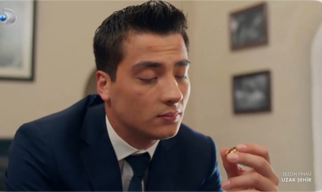 Kalbindekini unutmak için başka bir kızı yara bandı olarak kullanmak çok kırıcı, umarım yarabandın yaran olur kaya bey..
|#uzakşehir • #kaypek|