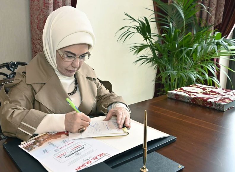 Emine Erdoğan, kurban vekaletini Kızılay'a bağışladı.