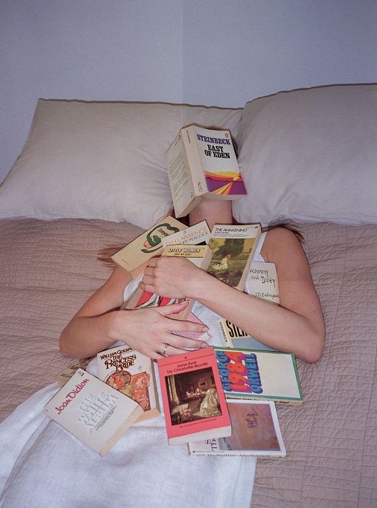BookTasters's tweet image. Not buried in debt, not buried in drama—just books.