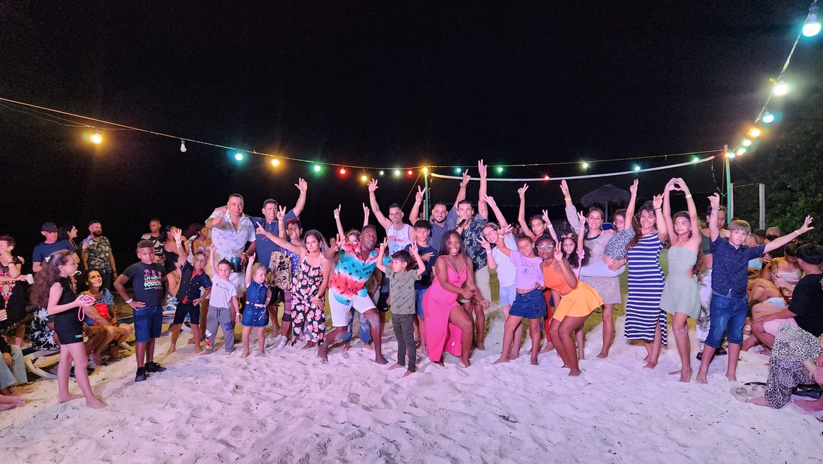 SFCGCM's tweet photo. Magical night at the beach, music and good vibes 🌙🎶
--
Noche mágica en la playa, música y buena vibra 🌙🎶
#starfishcayoguillermo   #GranCaribeHotels   #JardinesdelRey   #beachparty   #fiestaenlaplaya https://t.co/l5yYiJQteX