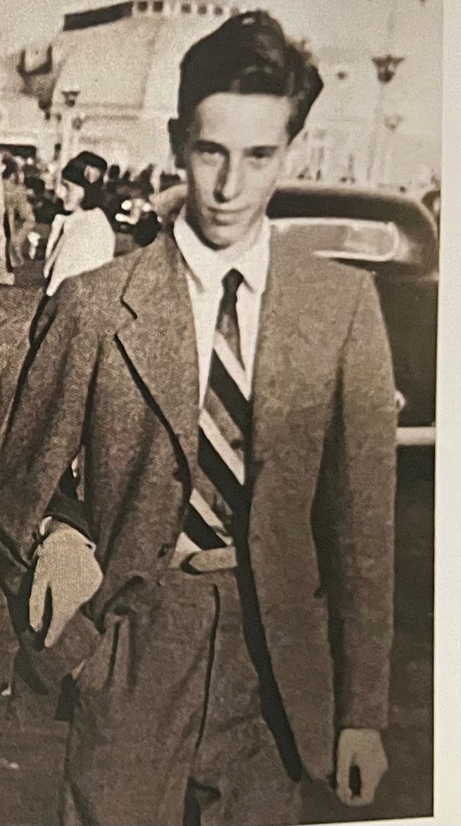 We fear no foe wheree'er we go. Tell me my old man wouldn't have been an asset to Millwall. (Only saw this smudge for the first time today.)