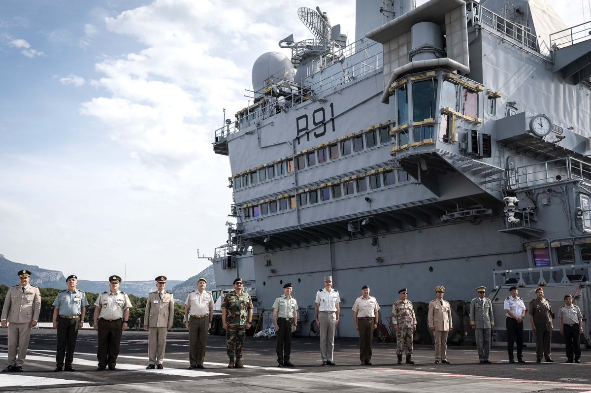 A Toulon pour le symposium des CEMAT réunissant 15 pays méditerranéens.

Une rencontre inédite en mer et à terre, sur le porte-avion Charles de Gaulle de la <a href="/MarineNationale/">Marine nationale</a> et au sein du <a href="/riisc_7/">7e RIISC</a> 

Objectif : construire une coopération militaire durable au service de la