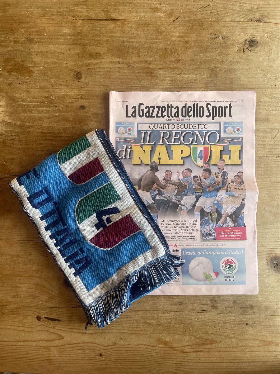 Care package has arrived from Naples.

Got my hands on a title winning issue of Gazzetta and a new scarf.

🩵🩵🩵🩵