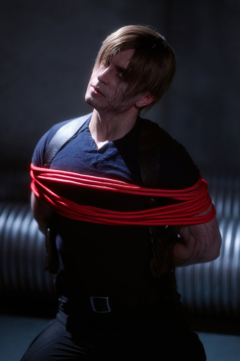 Leon Kennedy cosplay

#LeonKennedy #ResidentEvil