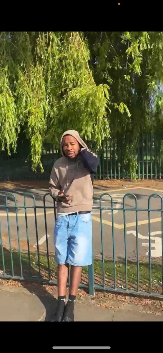 ⚠️ Normanby, Ryedale ⚠️ 
North Yorkshire 

(Sharing for a Friend)
Keep an eye of for this lad around Normanby  primary school asking my 7 year old boy his name, what’s a fully grown man need know a child’s name that’s he doesn’t know then showing them his phone to some lass on