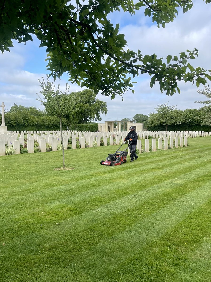 In a few days the 81st anniversary of the Normandy landings will take place, all the teams are working to keep our sites in a clean and flowery state. 🌹