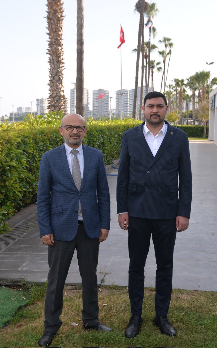 Hedef 2023 Gazetesi 🟢🇹🇷 (@2023gazetesi) on Twitter photo Detaylar: hedef2023gazete.com/2025/06/02/bas…
BAŞKAN DÖNER’DEN ÖMER SOLGUN’A TEBRİK MESAJI Ülkü Ocakları Hatay İl Başkanı <a href="/AlihanDoner/">Alihan DÖNER</a> , Türkiye Kamu-Sen Genel Merkezi tarafından Hatay İl Temsilciliği görevine yeniden atanan <a href="/OmerSolgun1964/">Omer Solgun</a> ’u tebrik etti. <a href="/ISMAIL_SARAC/">İSMAİL SARAÇ 🇹🇷</a> Detaylar: hedef2023gazete.com/2025/06/02/bas…
BAŞKAN DÖNER’DEN ÖMER SOLGUN’A TEBRİK MESAJI Ülkü Ocakları Hatay İl Başkanı <a href="/AlihanDoner/">Alihan DÖNER</a> , Türkiye Kamu-Sen Genel Merkezi tarafından Hatay İl Temsilciliği görevine yeniden atanan <a href="/OmerSolgun1964/">Omer Solgun</a> ’u tebrik etti. <a href="/ISMAIL_SARAC/">İSMAİL SARAÇ 🇹🇷</a>