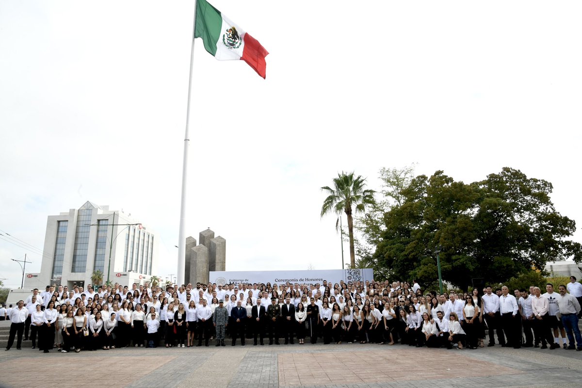 Esta mañana en la Secretaría del Trabajo rendimos honores a la bandera de México, un símbolo de unidad y orgullo. 🇲🇽

Agradecemos la participación en este evento cívico tan importante de <a href="/CCLSonora/">Centro de Conciliación Laboral</a>, <a href="/IcatsonS/">ICATSON</a>. 

1/2 ⤵️