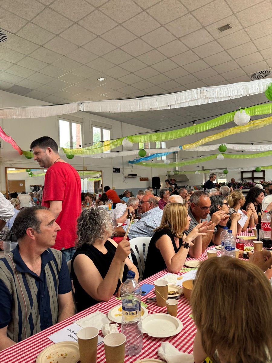 🥘 Avui he tingut l’honor d’assistir a la cloenda de les Jornades Culturals de Castellnou de Seana, amb el tradicional dinar popular de la Festa de les Cassoles!

👨‍🌾 Les cassoles de tros són molt més que un plat: són patrimoni gastronòmic i un símbol de la nostra pagesia. Cada