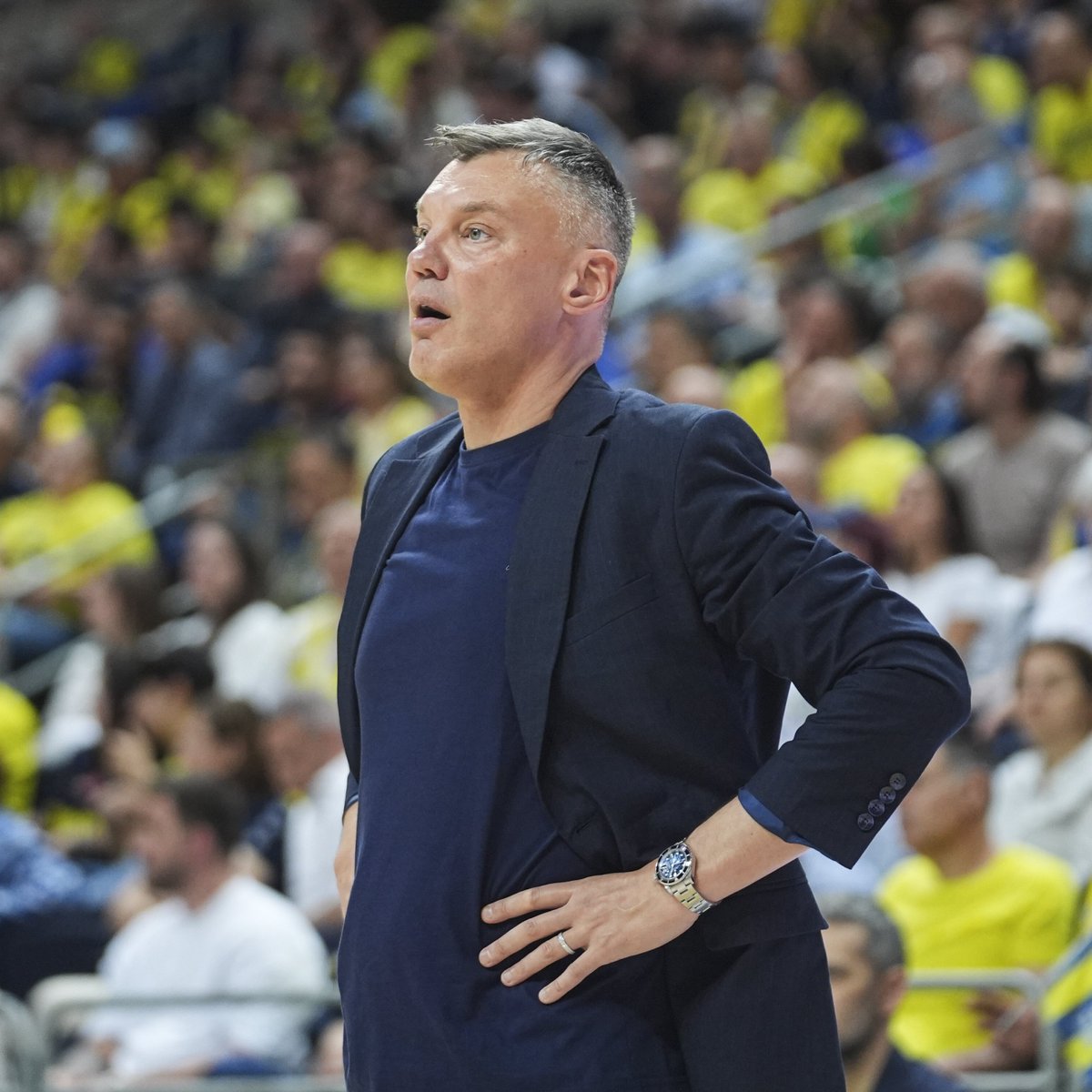 Saras Jasikevicius: “Şampiyonların hayatı böyledir, herkes onları yenmeye çalışır. İnanılmaz şutlar soktular, Erdem Can tarafından harika hazırlanmış bir takım vardı karşımızda. Eğer savaşmazsak, Basketbol Süper Ligi’ni kazanamayız. Bizim stratejimiz şut atmak yerine potaya atak