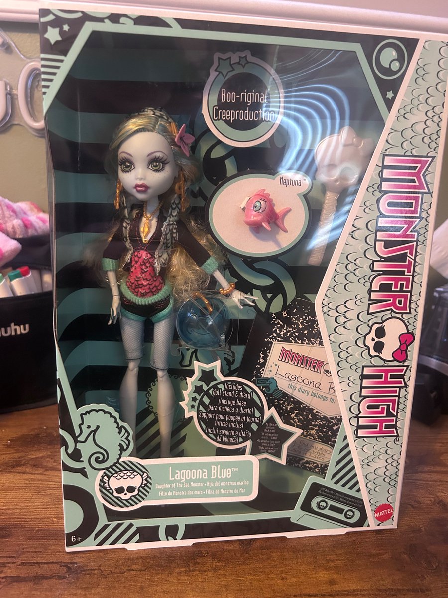 jooklarue's tweet photo. my creeproduction lagoona blue just came in the mail! i love her endlessly 🥹 (full post over on my instagram)

#monsterhigh #doll #dollcommunity #dollcollector #mhdoll #mh #lagoonablue https://t.co/xKhd79RhDH